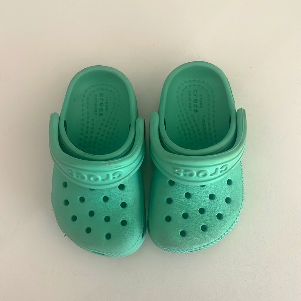 Toddler crocs size 5